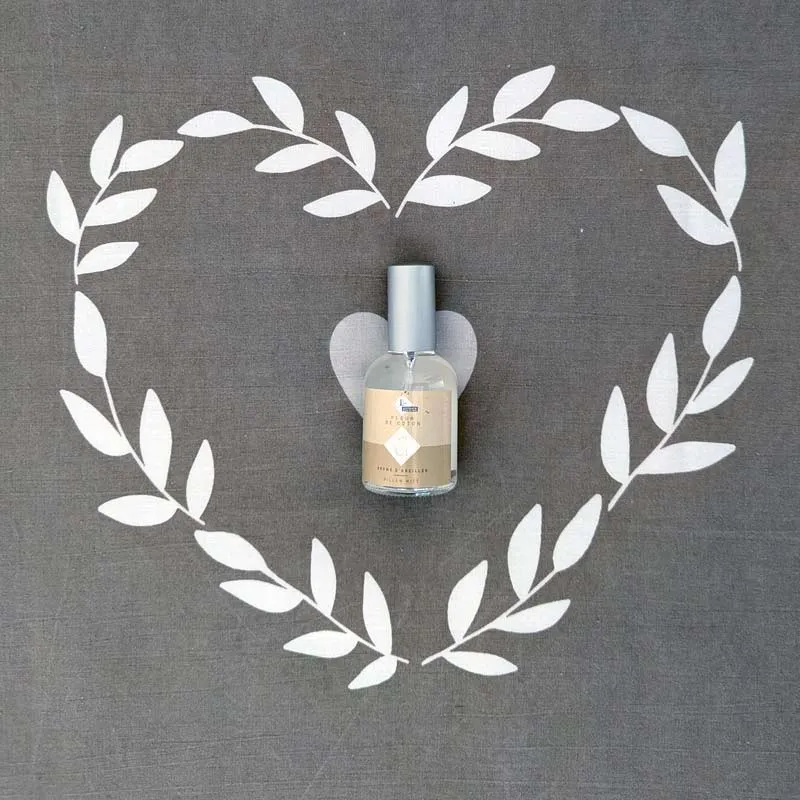 Brume d'oreiller fleur de coton avec cœur